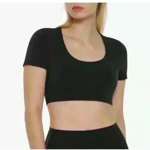NWT Womens Yoga Workout Crop Tops Slim Fit Tees Short Sleeve Built in Bra Mild